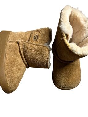 UGG Chestnut Classic Short Shearling Boot